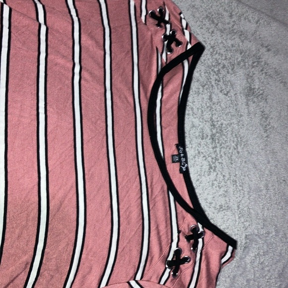 Short Sleeve Pink Blouse - Picture 2 of 5